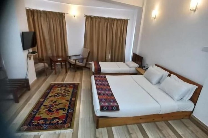 Room 6 of 9