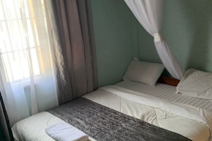 Room 2 of 5