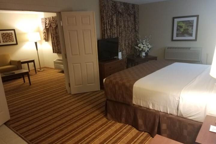 Standard | King Bed (11 of 12)