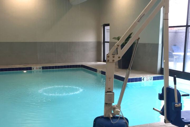 Indoor/outdoor pool