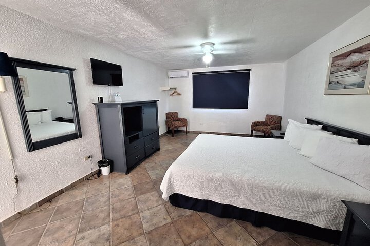 Room 11 of 38