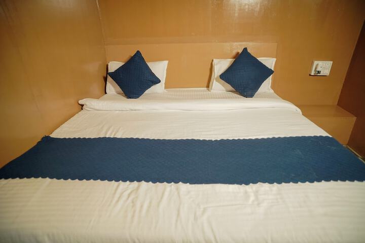 Room 15 of 37