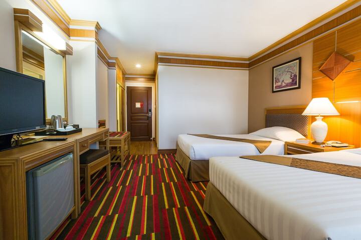 Room 25 of 104