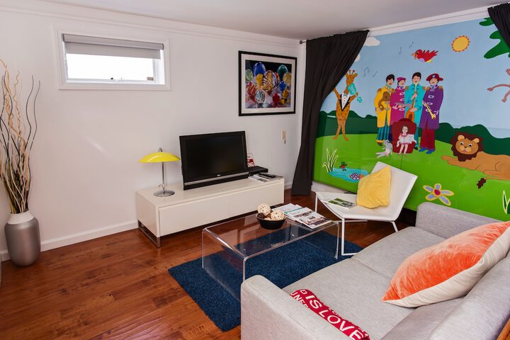 Room 13 of 30