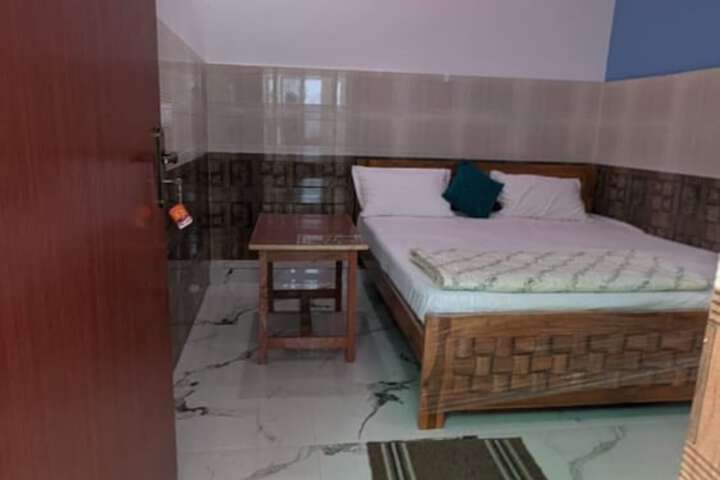 Room 7 of 11