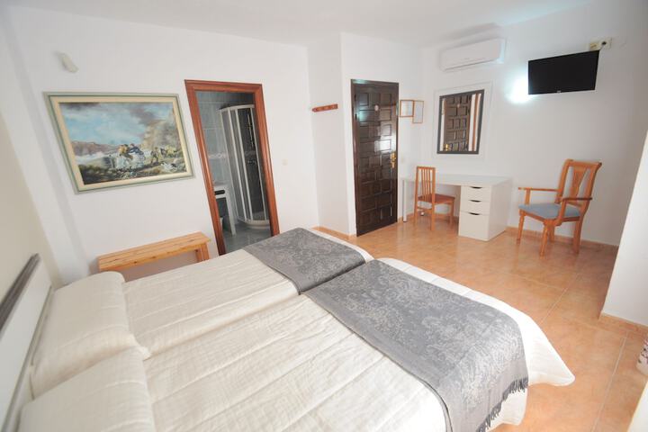 Room 13 of 40