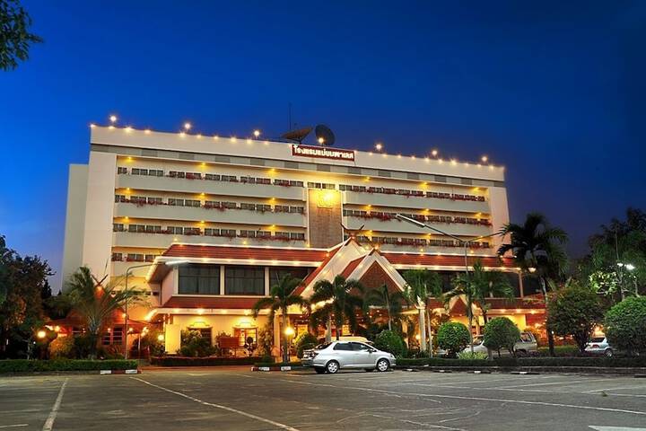 Mae Yom Palace Hotel