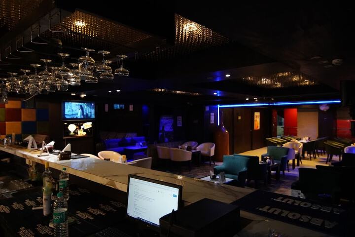 Lounge 40 of 43
