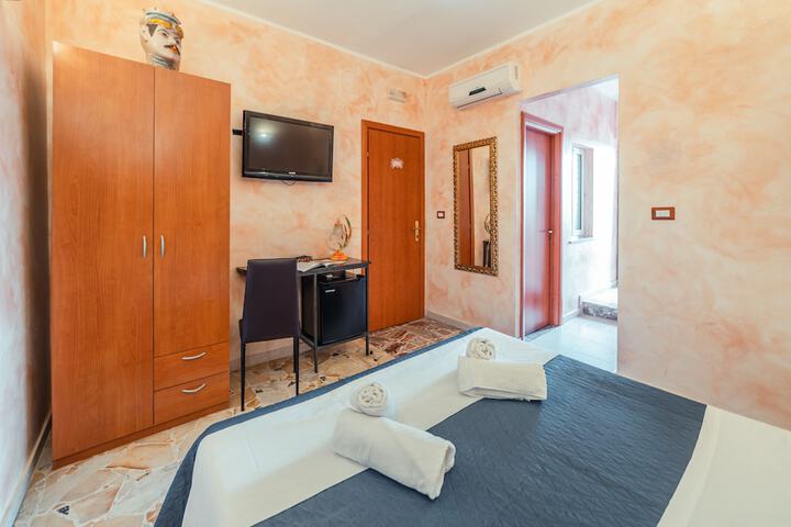 Room 19 of 76