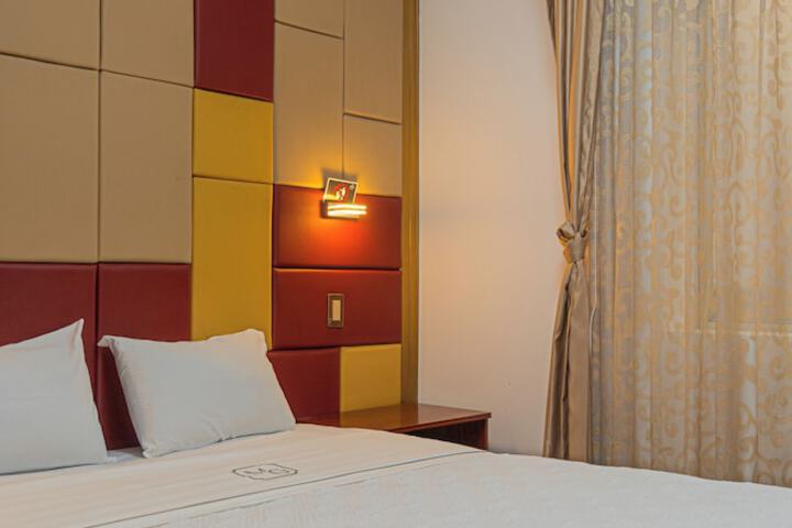 Room 13 of 28