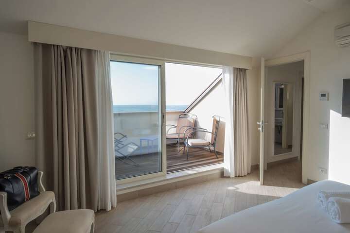 Room 10 of 91