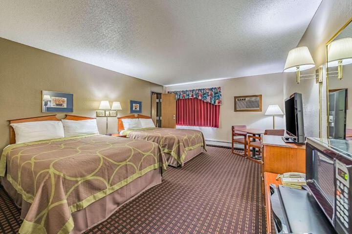 1 Queen Bed (7 of 10)