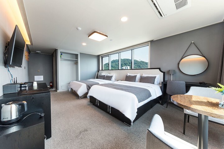 Room 5 of 62