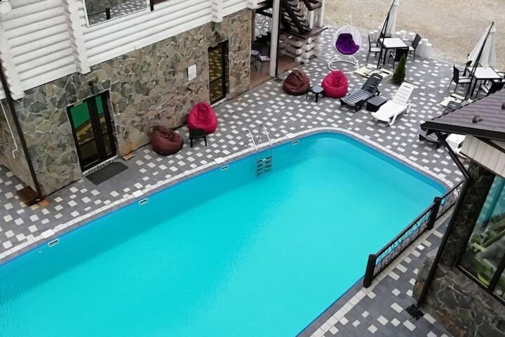 Pool 44 of 79