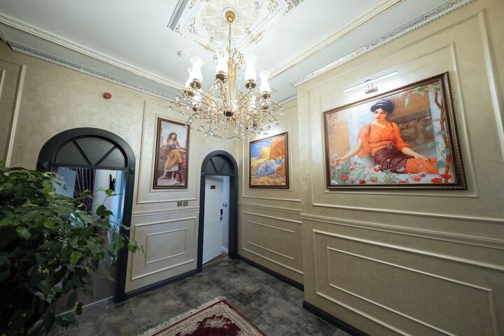 Hotel Interior 12 of 128