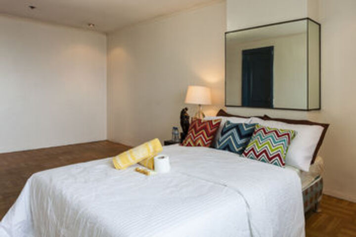 Room 6 of 25