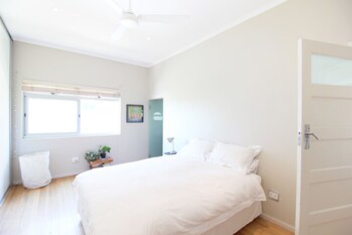 Room 5 of 12