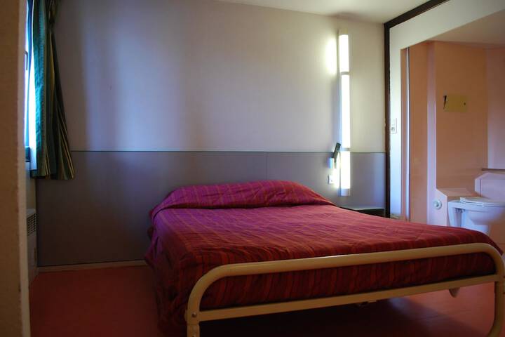 Room 12 of 36