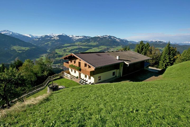 Gorgeous Chalet with Hot Tub in Tyrol in Hopfgarten im Brixental