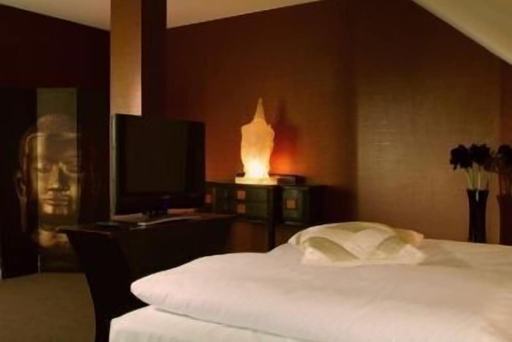 Room 9 of 41