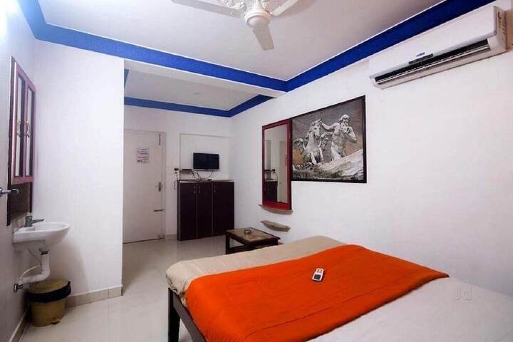 Room 2 of 6
