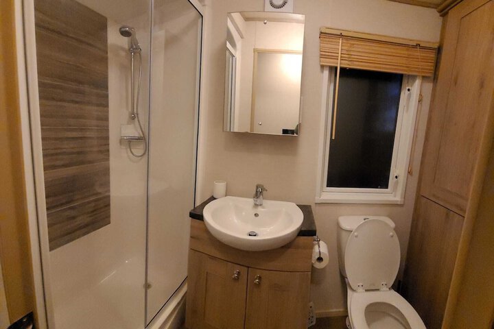 Room 8 of 32
