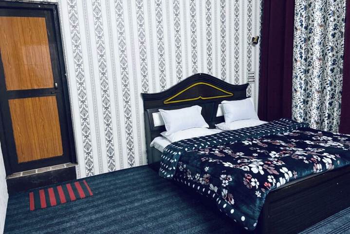 Room 5 of 17