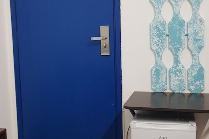 Room 18 of 103