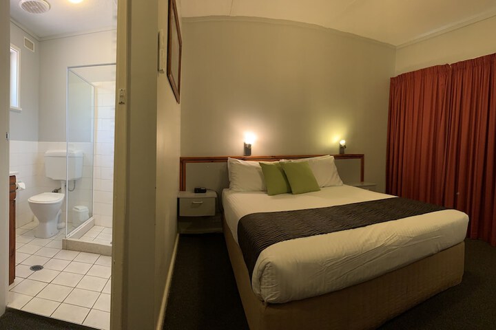 Room 14 of 37