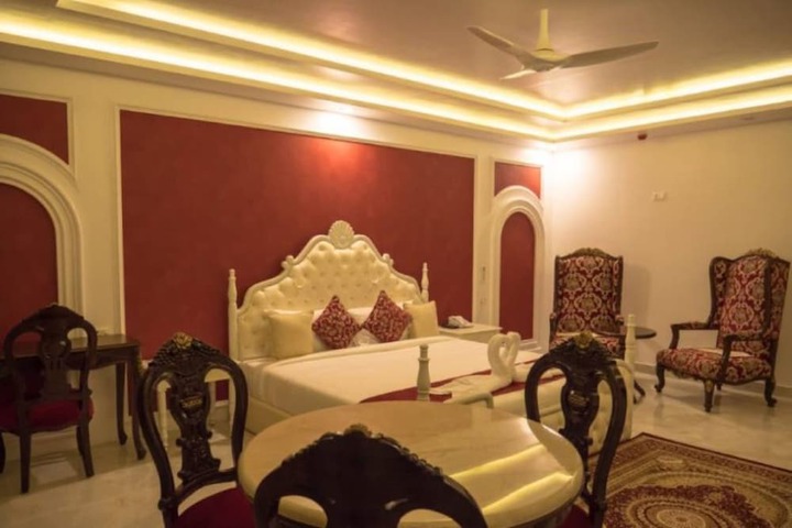 Room 9 of 18