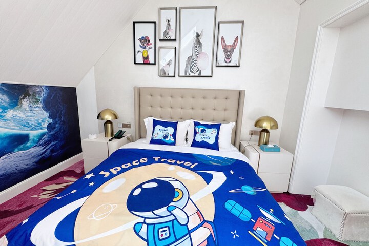Room 53 of 101