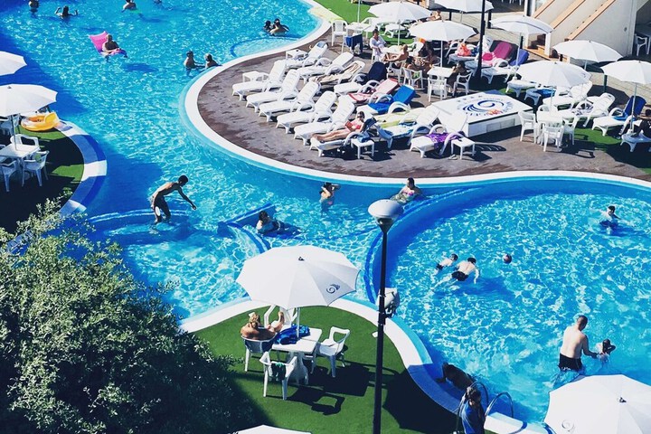 Pool 16 of 40
