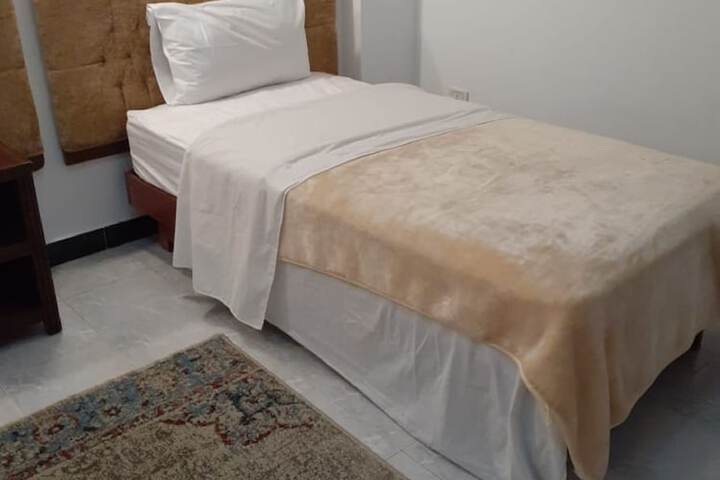 Room 4 of 25