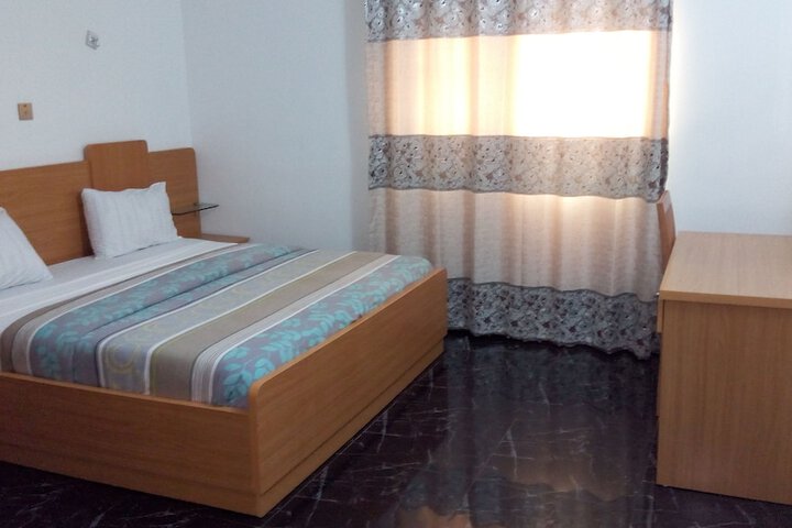 Room 4 of 61