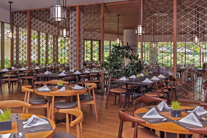 Dining 50 of 58