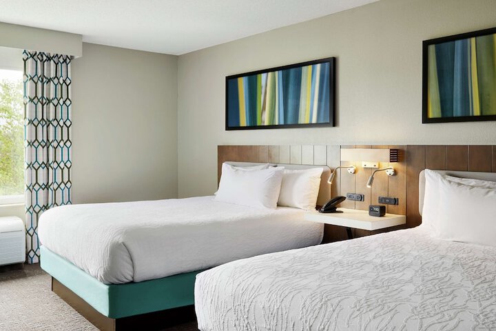 2 Queen Beds (1 of 6)