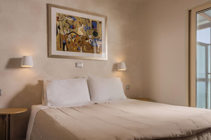 Room 8 of 96