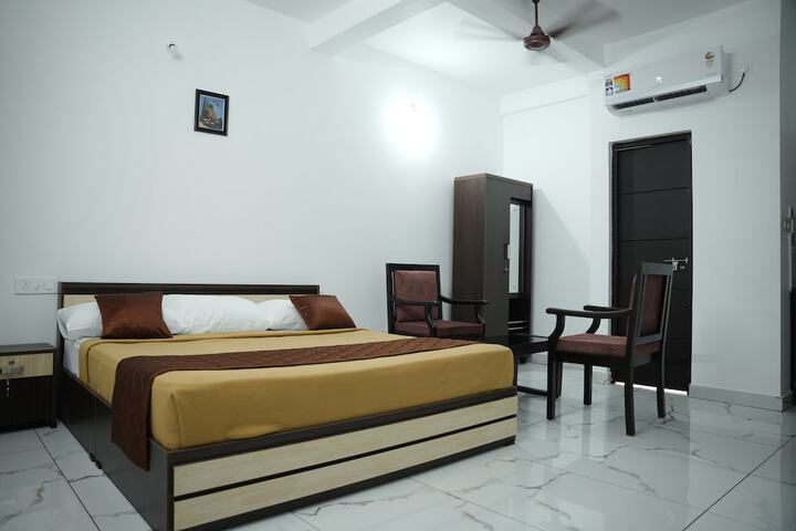 Room 5 of 17