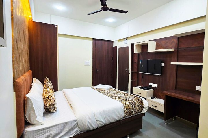 Room 7 of 11