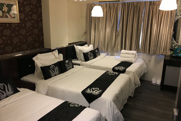 Room 25 of 49