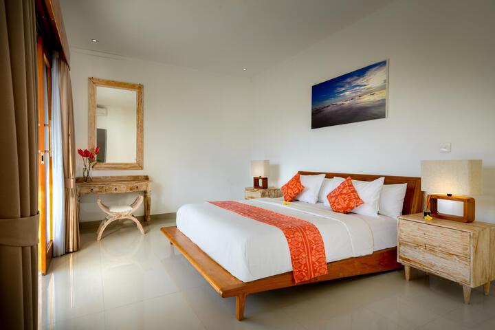 Room 3 of 8