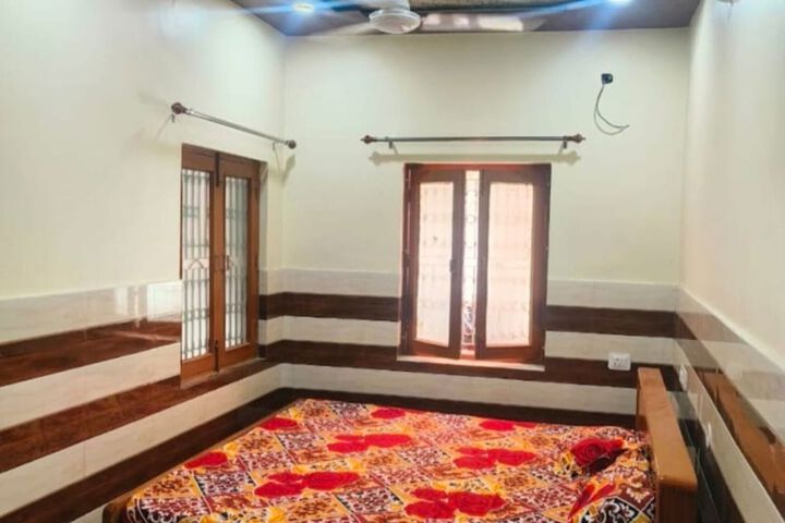 Room 4 of 7