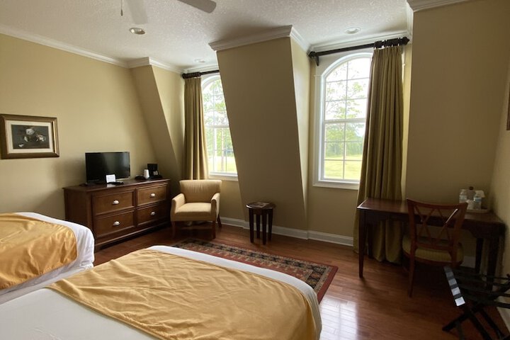 Room 4 of 18