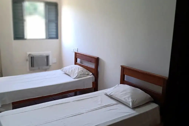 Room 7 of 16
