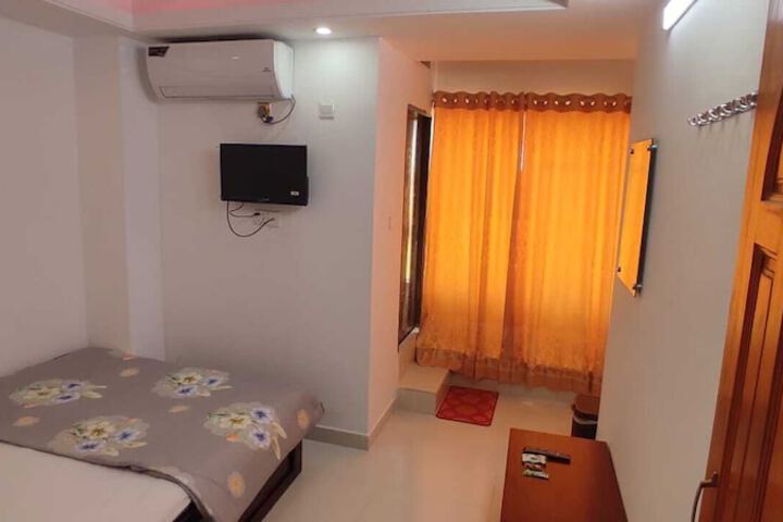 Room 11 of 24