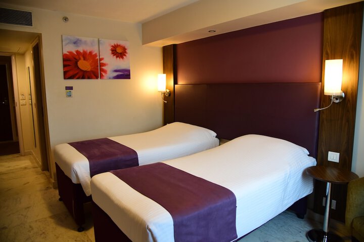 Room 10 of 43