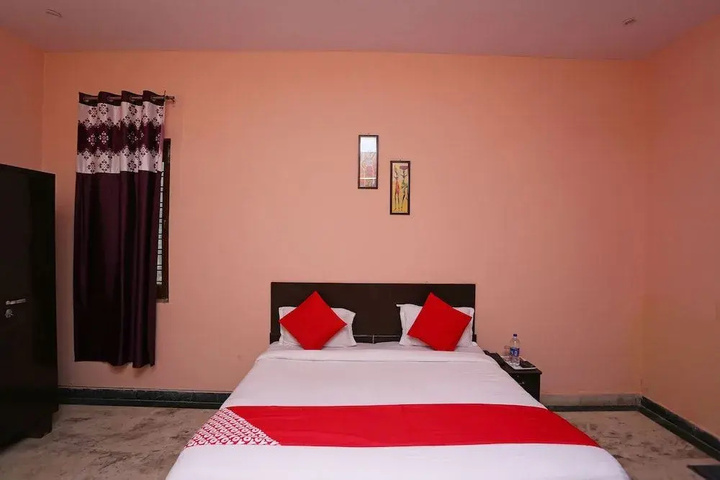 Room 2 of 16
