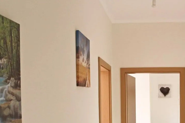 Room 3 of 10
