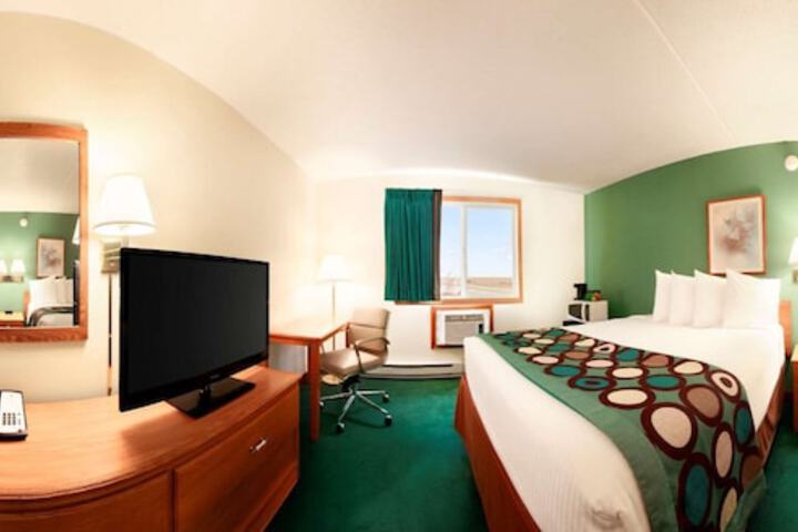 1 Queen Bed (9 of 9)