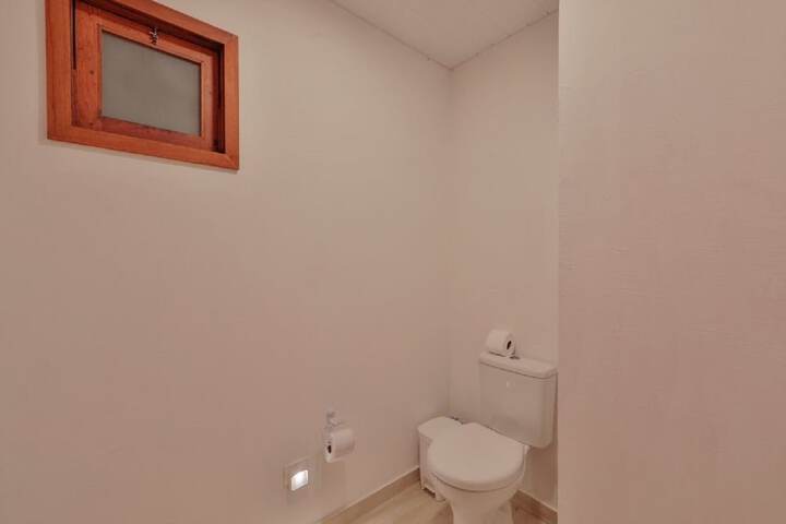 Room 214 of 274